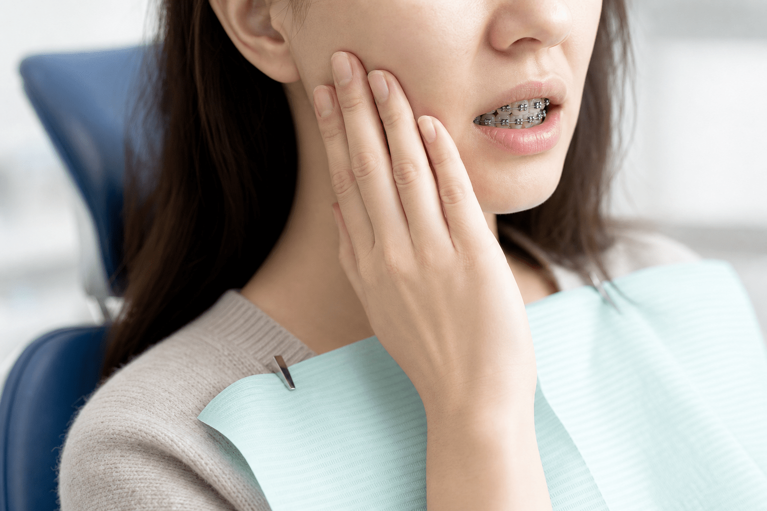 ワイヤー矯正の痛みはいつまで続く？期間の目安